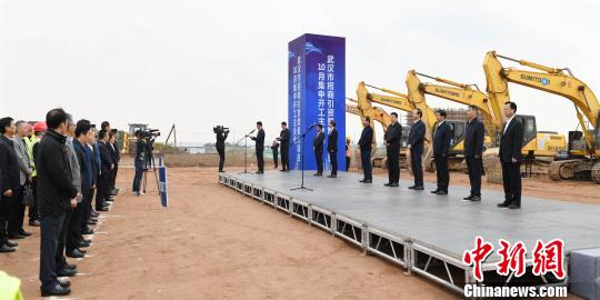 图为开工现场 周钢 摄